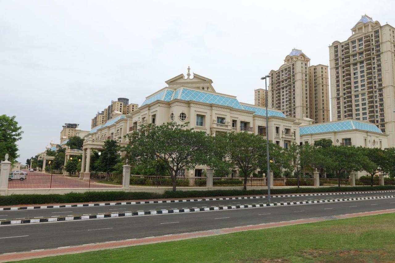 Hotel Oyo 6954 The Lawns Oragadam Exterior foto